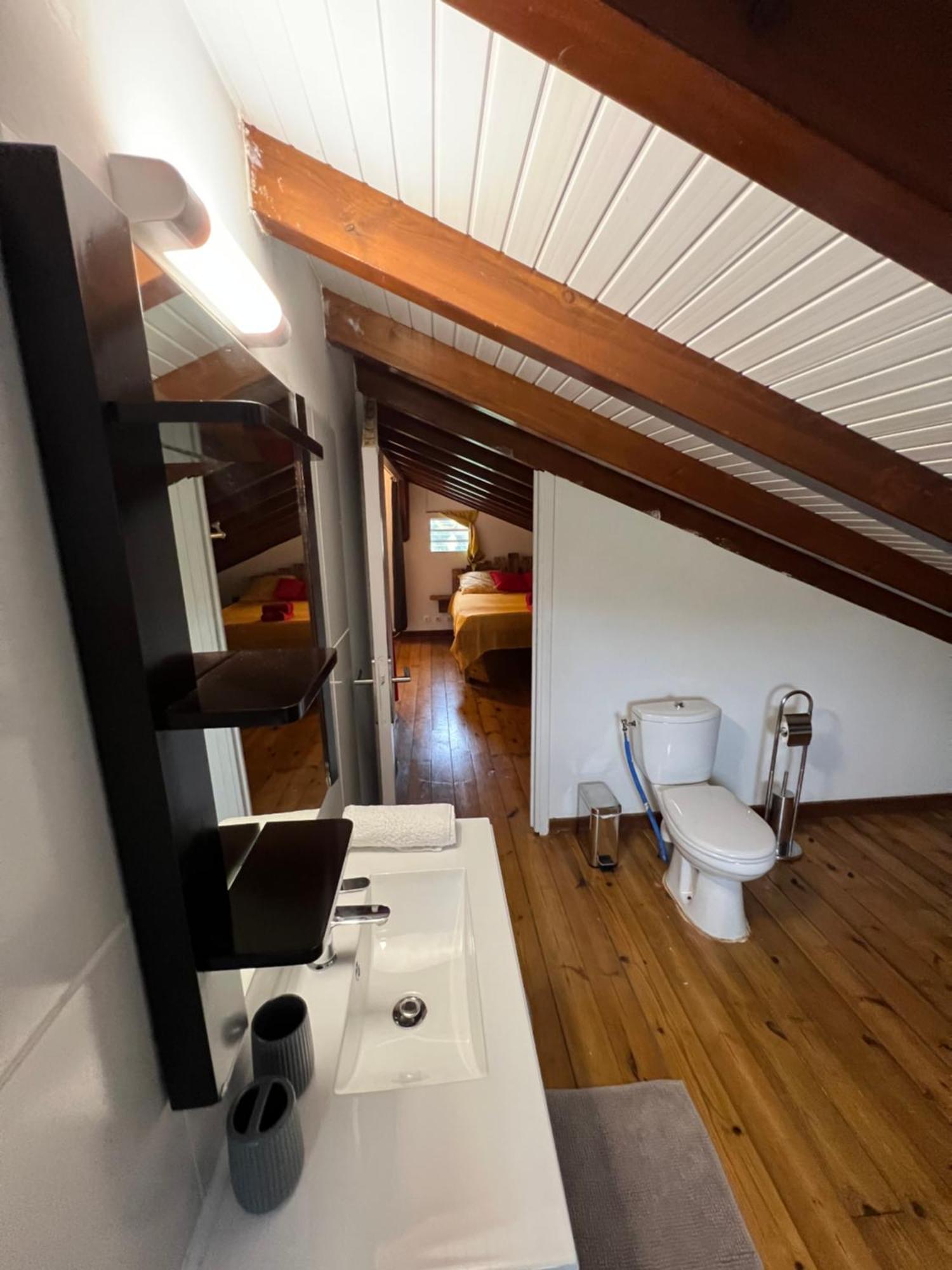 Villa Au Calme Avec Jacuzzi, Villa Le Boursoie Les Abymes Exterior photo