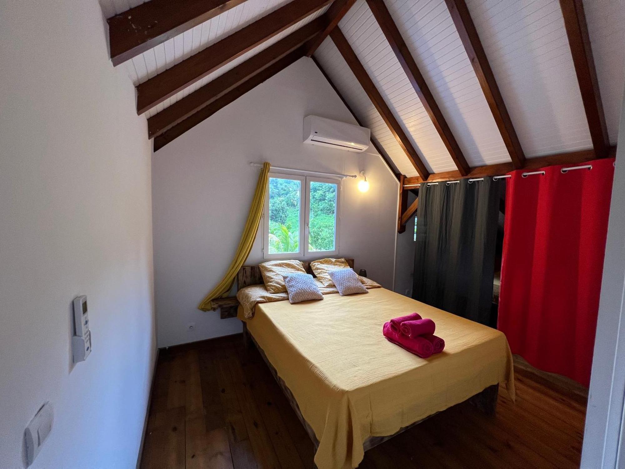 Villa Au Calme Avec Jacuzzi, Villa Le Boursoie Les Abymes Exterior photo