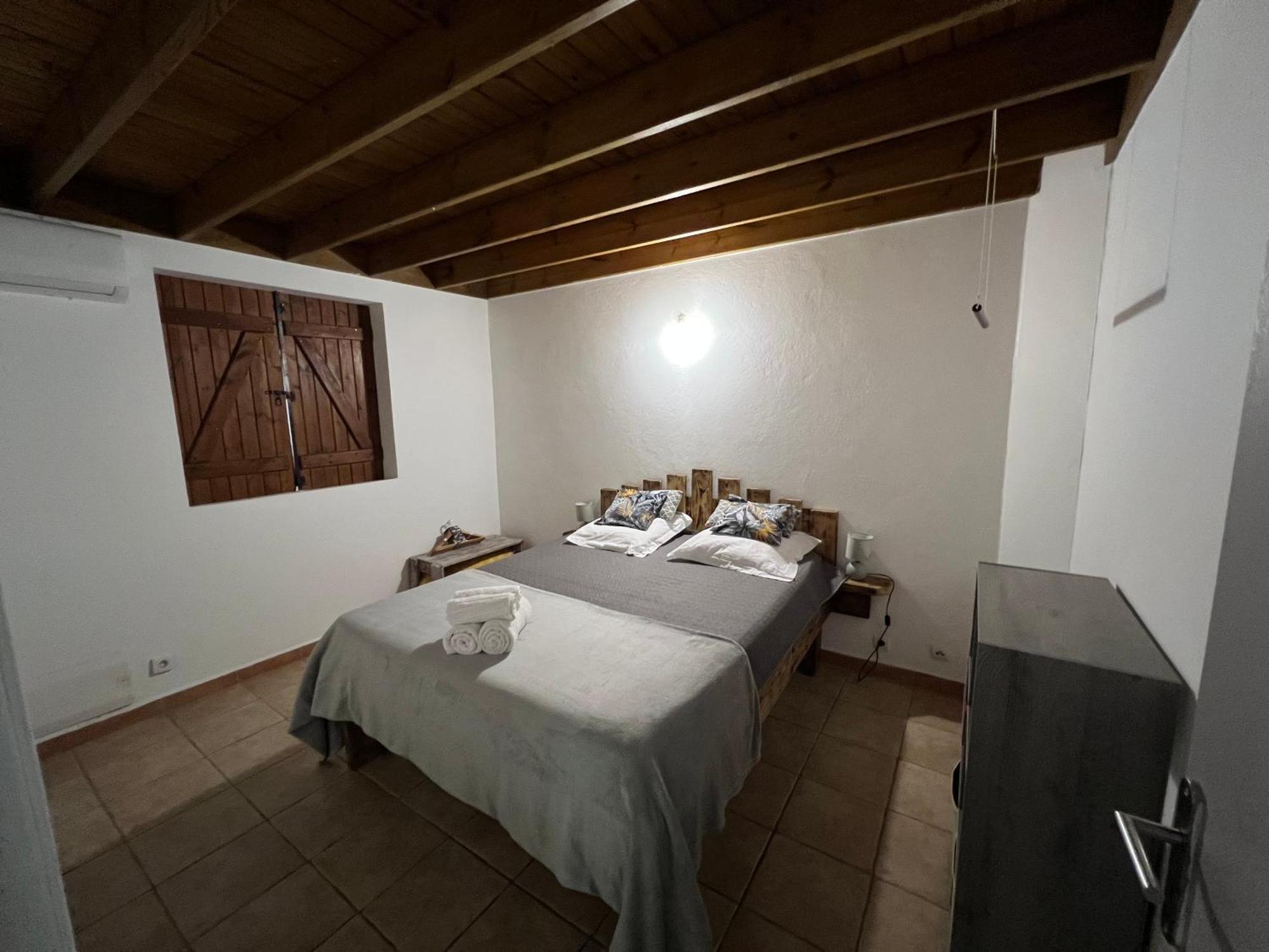 Villa Au Calme Avec Jacuzzi, Villa Le Boursoie Les Abymes Exterior photo