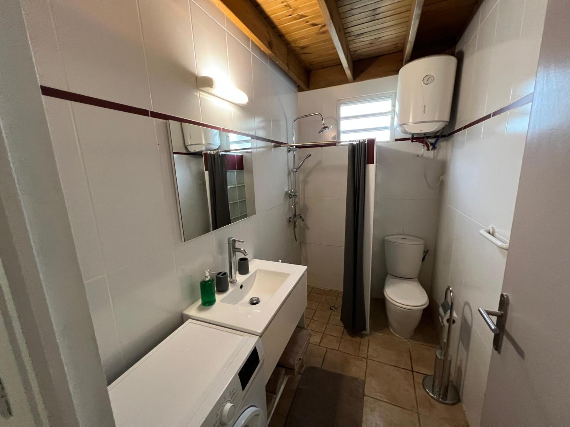 Villa Au Calme Avec Jacuzzi, Villa Le Boursoie Les Abymes Exterior photo