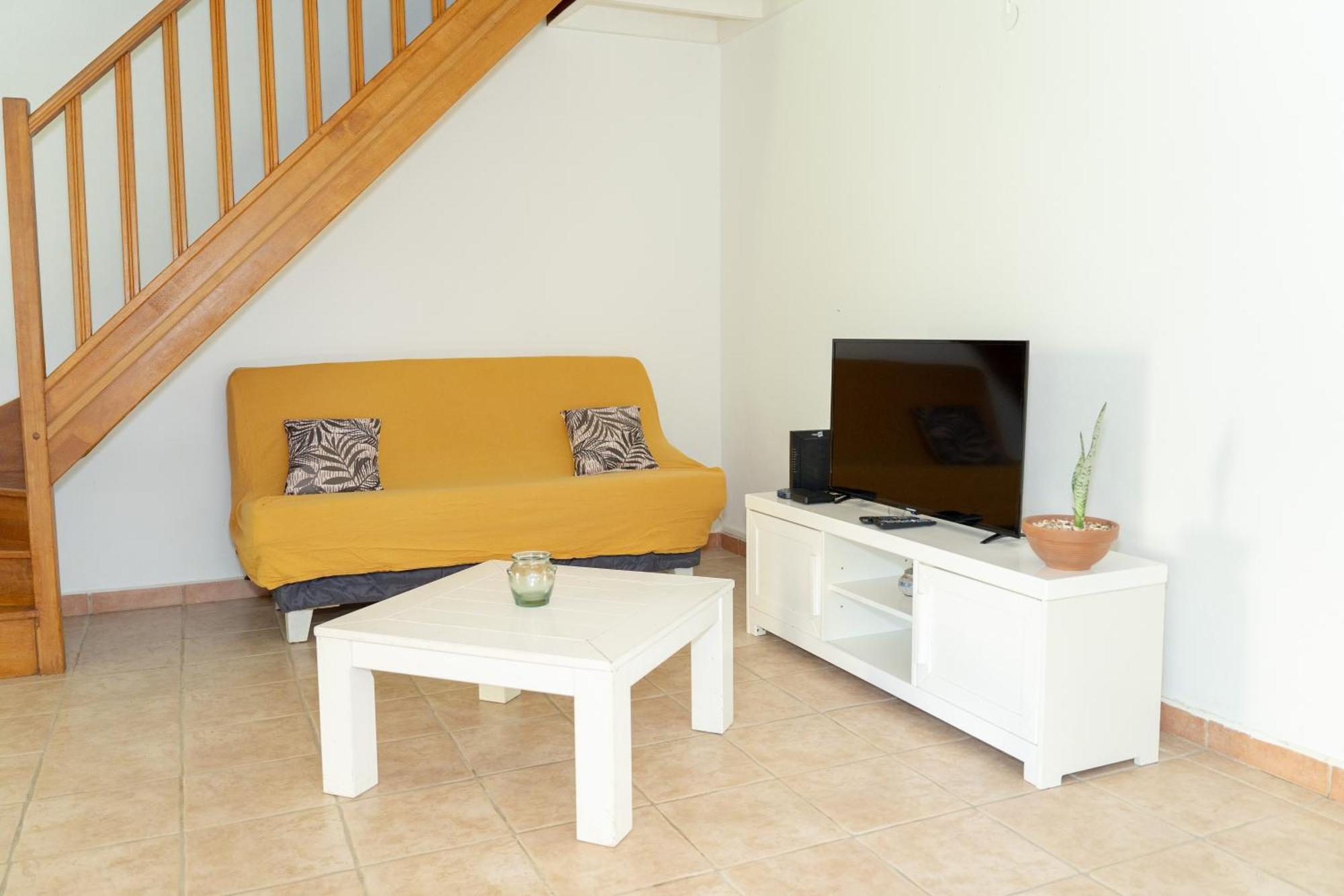 Villa Au Calme Avec Jacuzzi, Villa Le Boursoie Les Abymes Exterior photo