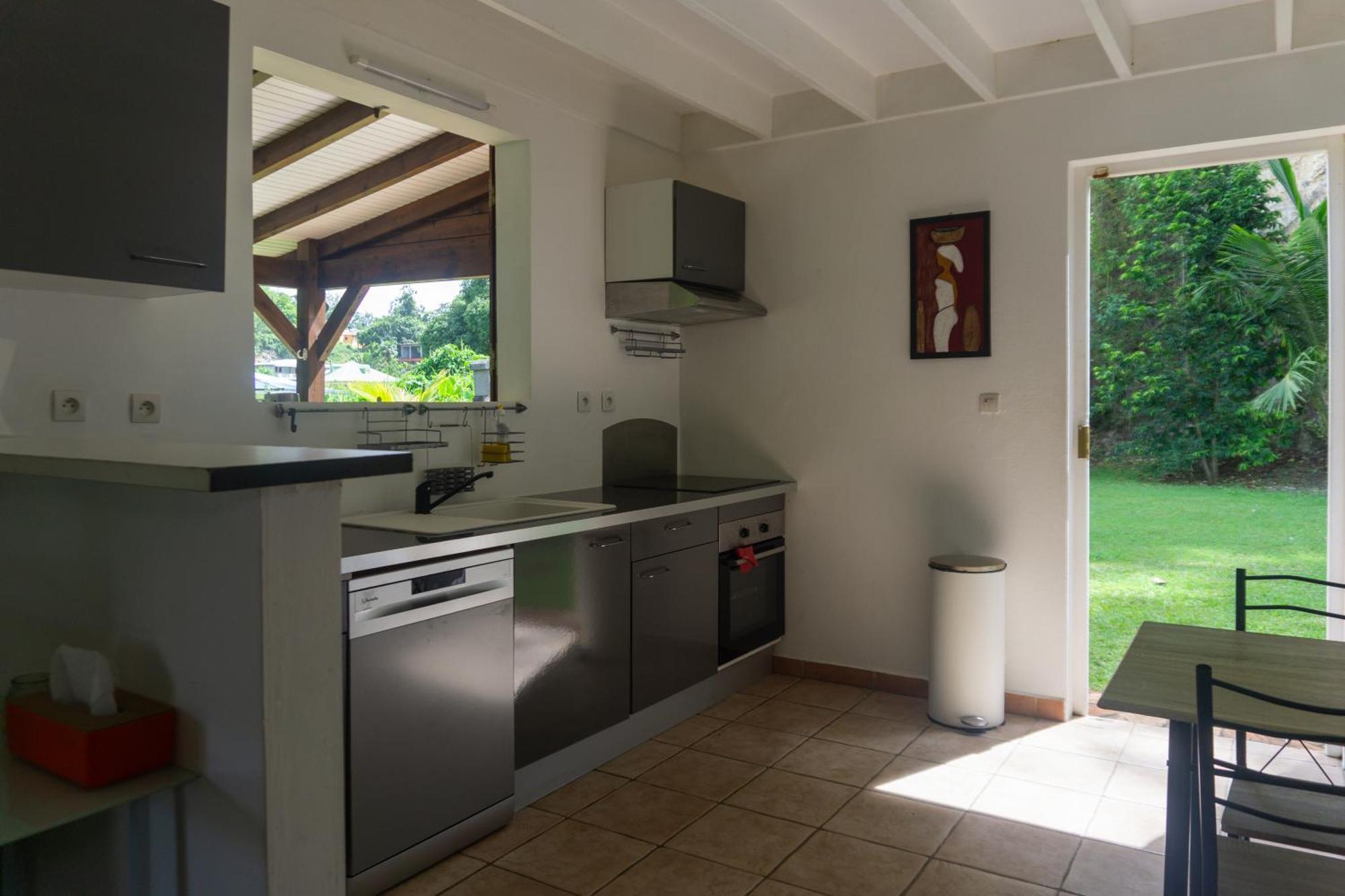 Villa Au Calme Avec Jacuzzi, Villa Le Boursoie Les Abymes Exterior photo